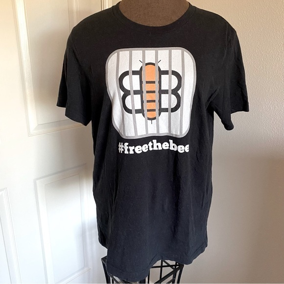 #freethebee t-shirt in size 12, overall black, screen‎ print on front chest. 🐝 - Picture 1 of 10